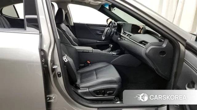 Lexus ES300h 7th generation 2020 Песочный из Кореи, фото 2