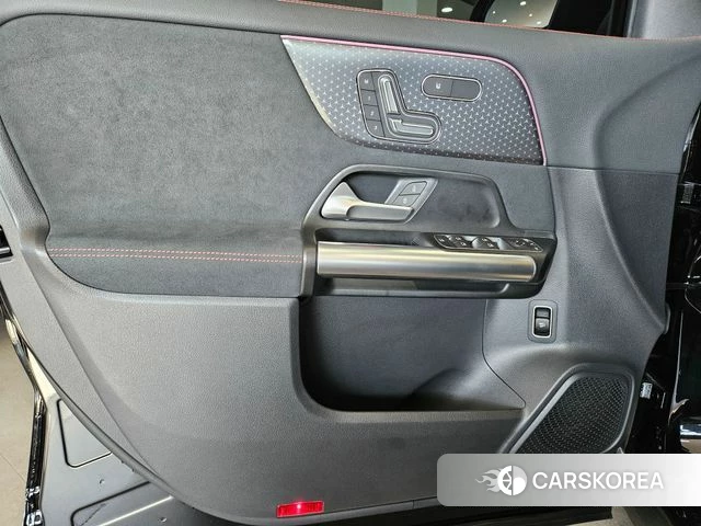 Mercedes-Benz GLA - Class H247 2025 Черный из Кореи, фото 2