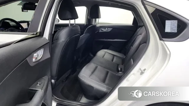 Kia The New K3 2nd generation 2021 Белый из Кореи, фото 2