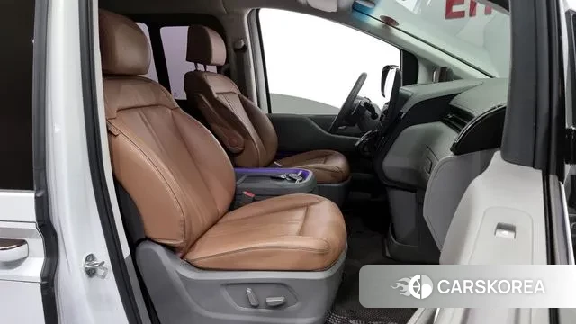 Hyundai Staria 2023 Белый из Кореи, фото 2