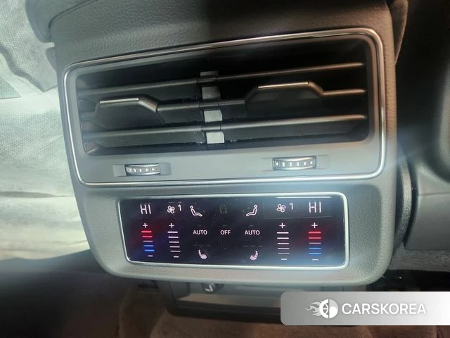 Audi RSQ8 (4M) 2025 Черный из Кореи, фото 2