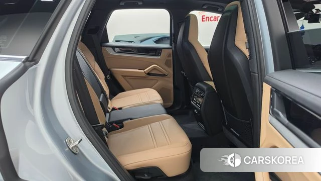 Porsche Cayenne (PO536) 2025 Серебряный из Кореи, фото 2