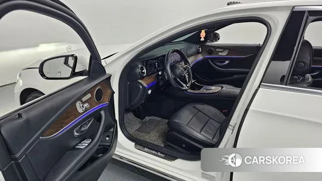 Mercedes-Benz E-Class W213 2021 Белый из Кореи, фото 2