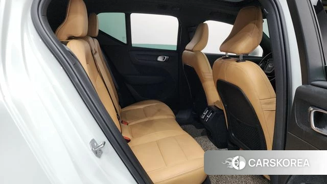 Volvo XC40 2021 Белый из Кореи, фото 2