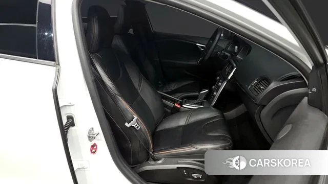 Volvo V40 Cross-Country 2019 Белый из Кореи, фото 2