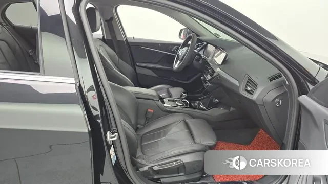 BMW 1 Series (F40) 2021 Черный из Кореи, фото 2