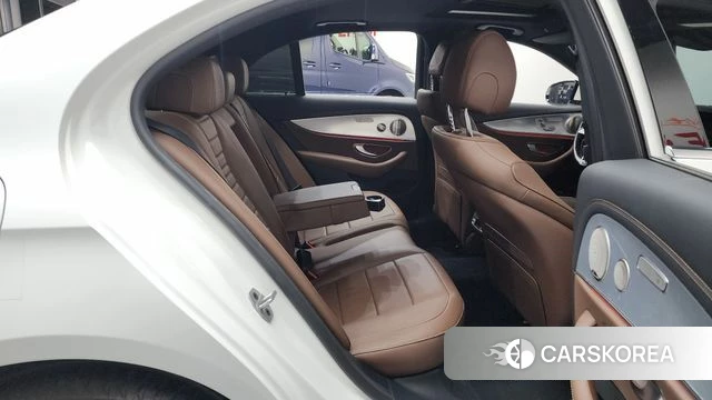 Mercedes-Benz E-Class W213 2021 Белый из Кореи, фото 2