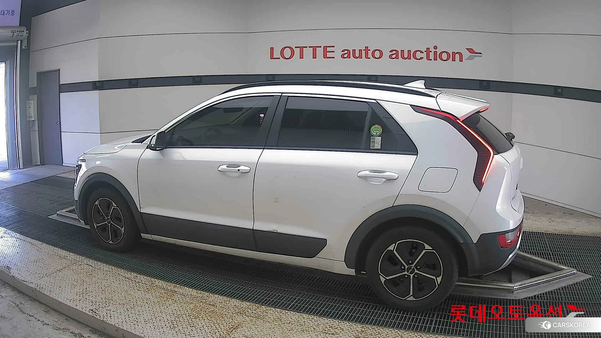 Kia Niro Hybrid 2022 Snow White Pearl (optional) из Кореи, фото 2