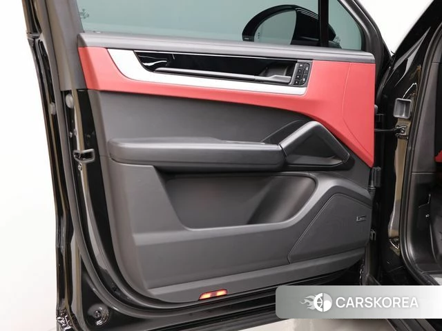 Porsche Cayenne (PO536) 2025 Черный из Кореи, фото 2