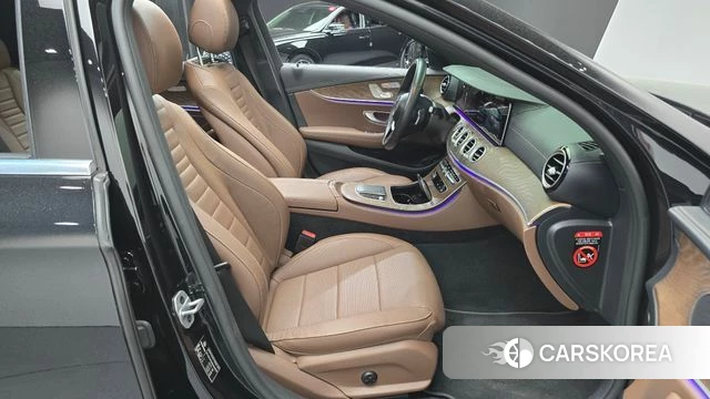 Mercedes-Benz E-Class W213 2021 Черный из Кореи, фото 2