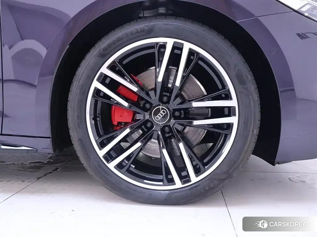 Audi A5L 2025 Red/purple из Китая, фото 2