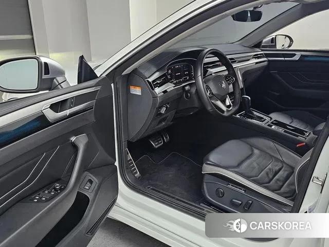 Volkswagen Arteon 2022 Белый из Кореи, фото 2