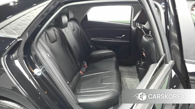 Hyundai The New Avante (CN7) 2024 Черный из Кореи, фото 2