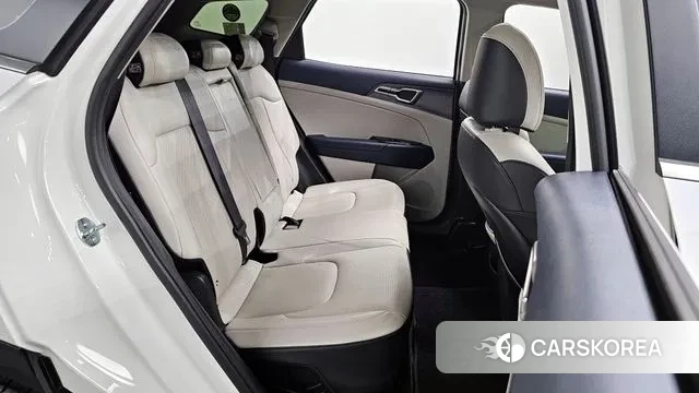 Kia Sportage 5th Generation Hybrid 2023 Белый из Кореи, фото 2