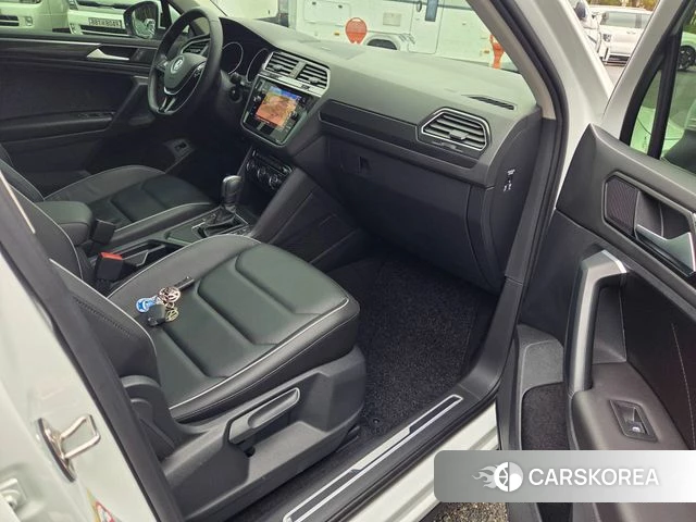 Volkswagen Tiguan second Generation 2020 Белый из Кореи, фото 2