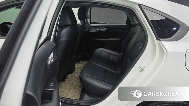 Kia The New K3 2nd generation 2023 Белый из Кореи, фото 2