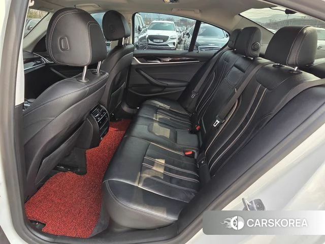 BMW 5 Series (G30) 2019 Белый из Кореи, фото 2