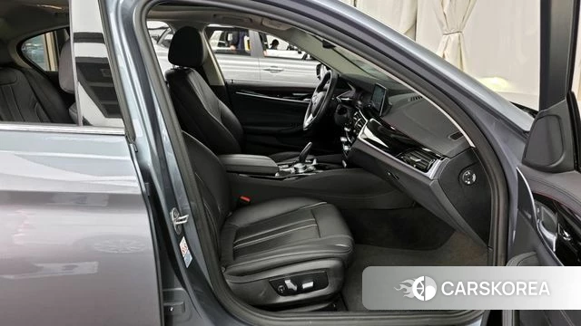 BMW 5 Series (G30) 2020 Серый из Кореи, фото 2