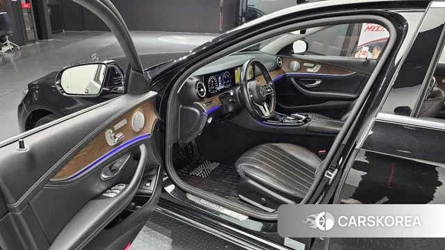 Mercedes-Benz E-Class W213 2019 Черный из Кореи, фото 2