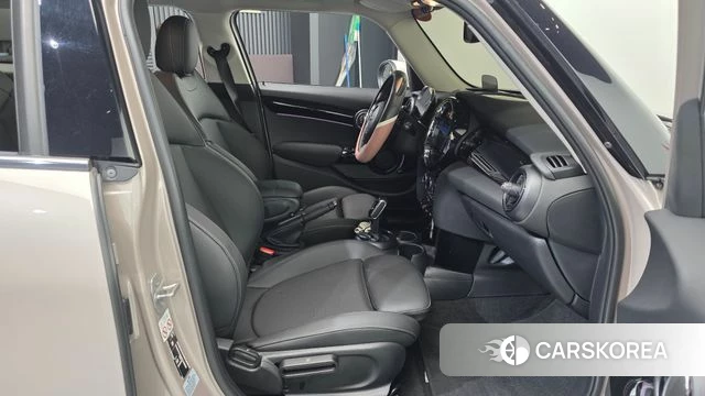 Mini Cooper 2024 Жемчужный цвет из Кореи, фото 2