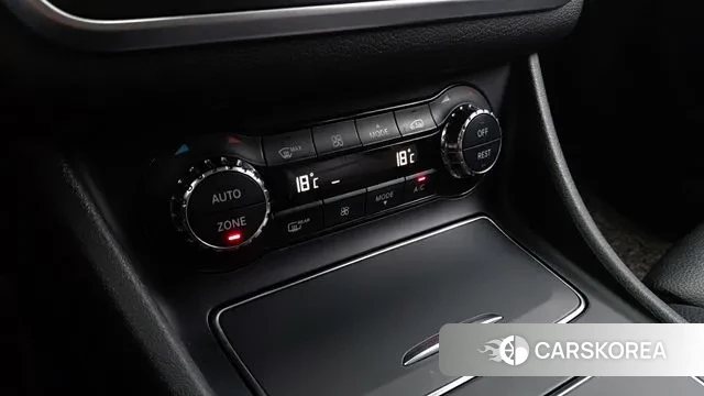 Mercedes-Benz GLA-Class X156 2018 Черный из Кореи, фото 2