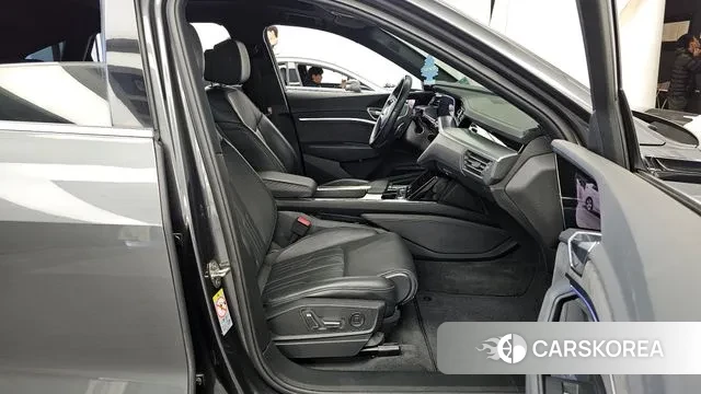 Audi e-Tron 2021 Серый из Кореи, фото 2