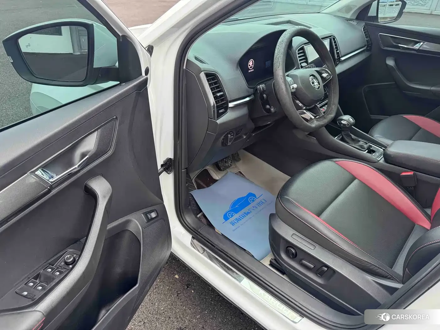 Skoda Karoq 2023 Белый из Китая, фото 2