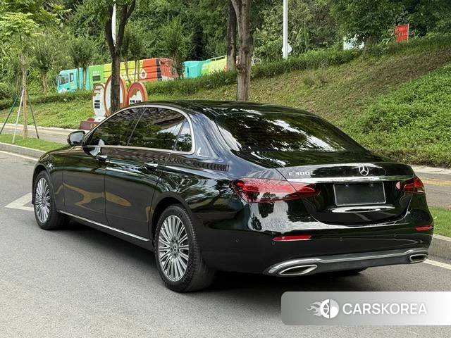 Mercedes-Benz E-class 2022 Черный из Китая, фото 2