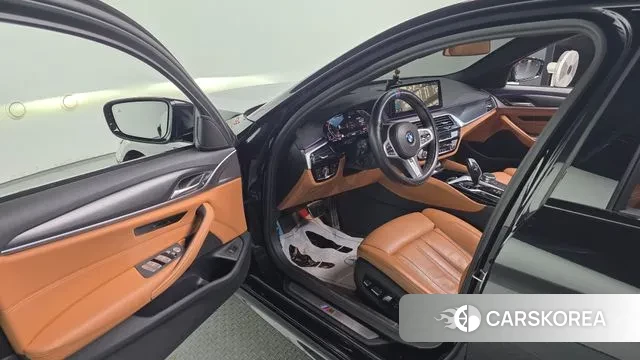 BMW 5 Series (G30) 2021 Черный из Кореи, фото 2