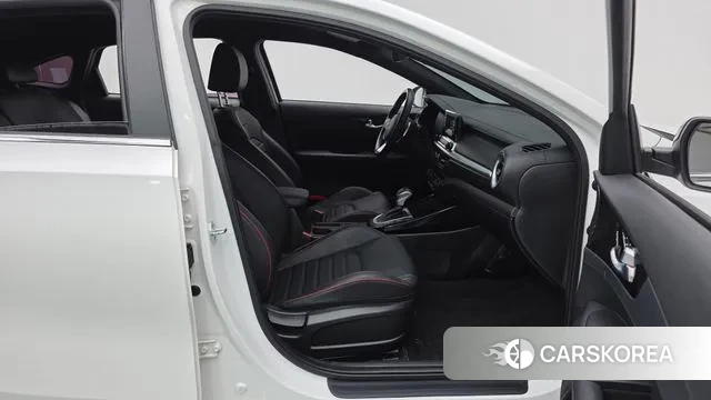 Kia The New K3 2nd generation 2021 Белый из Кореи, фото 2