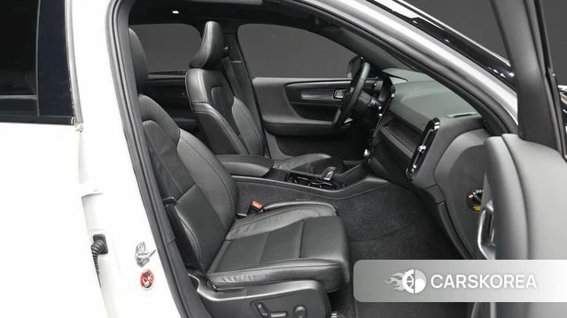 Volvo XC40 Richards 2022 Белый из Кореи, фото 2