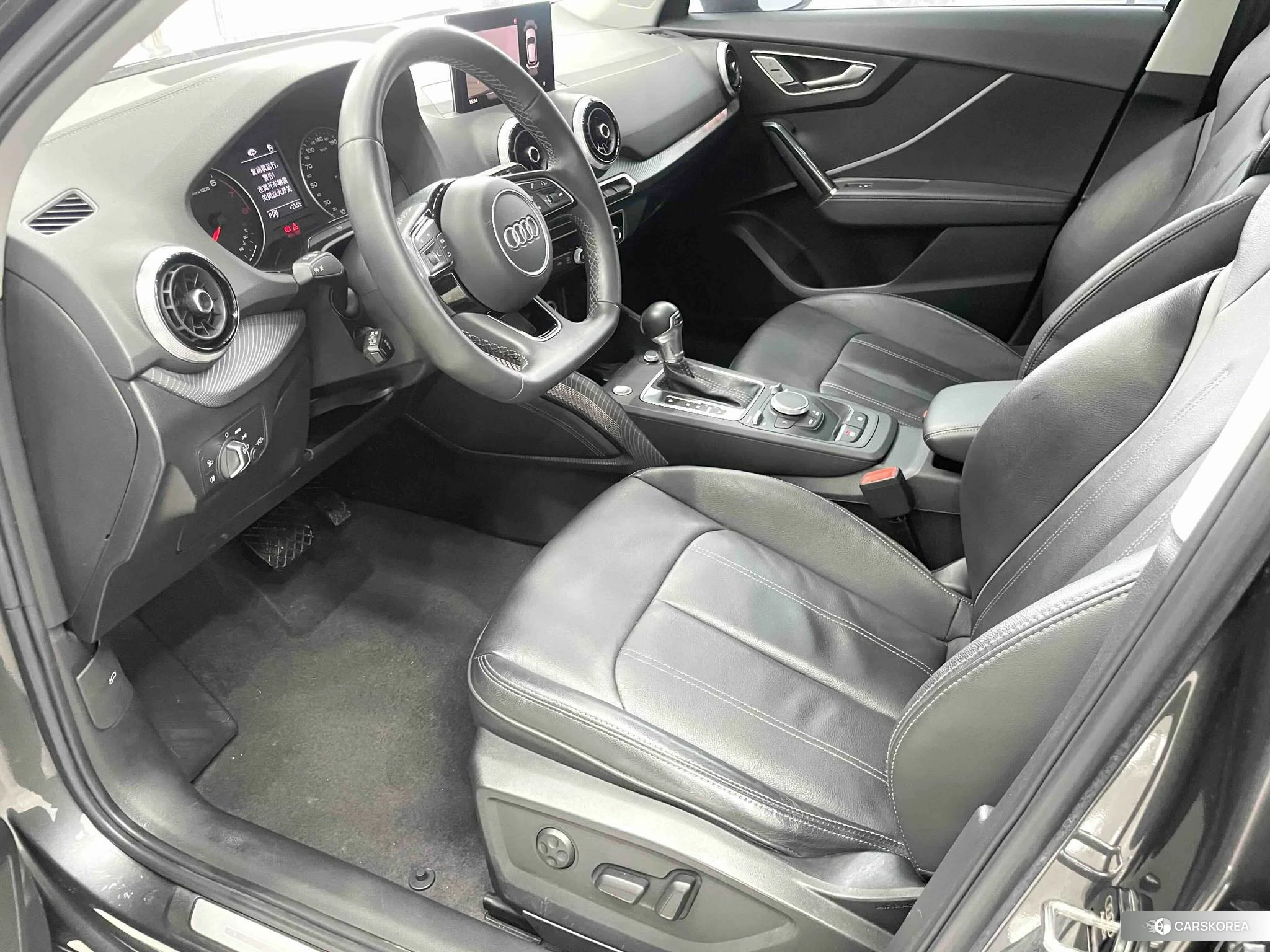 Audi Q2L 2021 Темно-серый из Китая, фото 2
