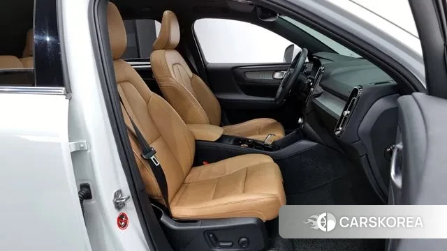 Volvo XC40 2021 Белый из Кореи, фото 2