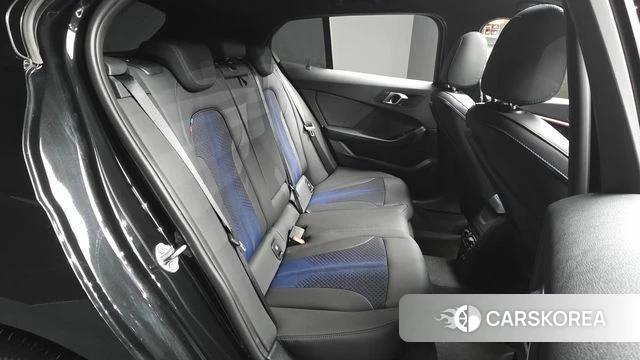 BMW 1 Series (F40) 2023 Черный из Кореи, фото 2