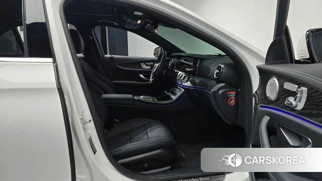 Mercedes-Benz E-Class W213 2023 Белый из Кореи, фото 2