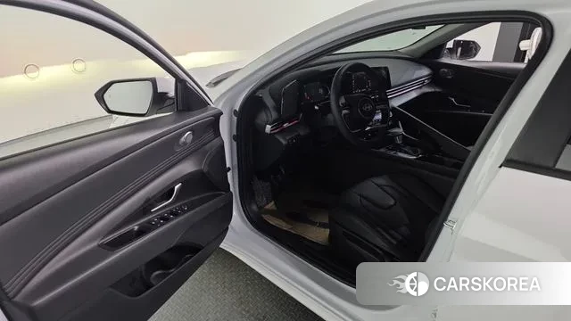 Hyundai The New Avante (CN7) 2024 Белый из Кореи, фото 2