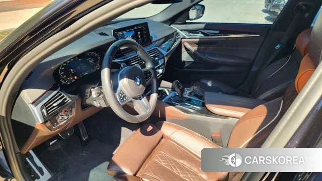 BMW 5 Series (G30) 2022 Черный из Кореи, фото 2