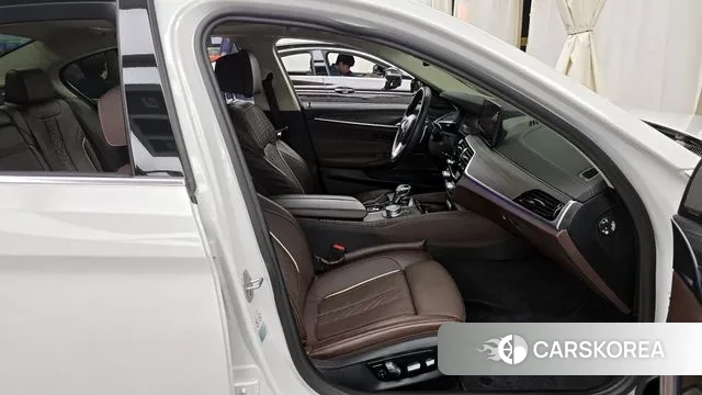 BMW 5 Series (G30) 2020 Белый из Кореи, фото 2