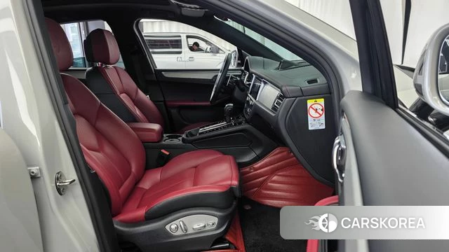 Porsche Macan 2023 Серебристо-серый из Кореи, фото 2