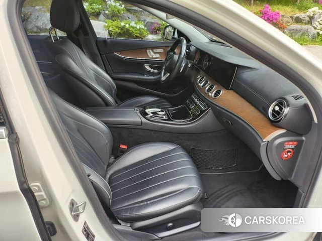 Mercedes-Benz E-Class W213 2018 Белый из Кореи, фото 2