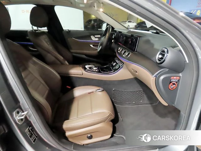 Mercedes-Benz E-Class W213 2018 Серый из Кореи, фото 2