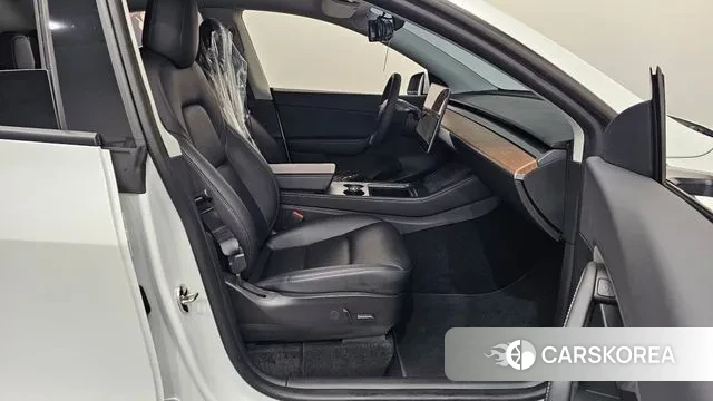 Tesla Model Y 2021 Белый из Кореи, фото 2