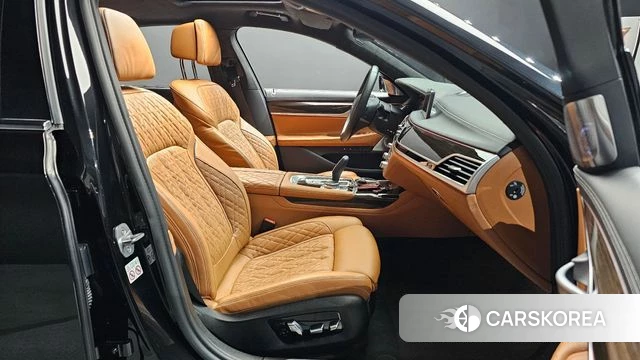 BMW 7 Series (G11) 2022 Черный из Кореи, фото 2