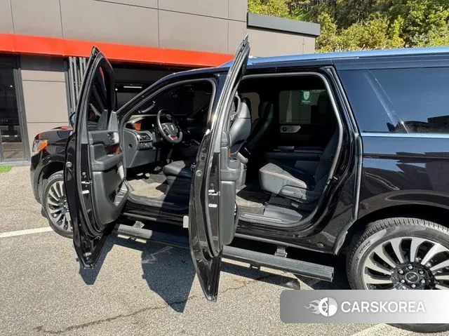 Lincoln Navigator 4th generation 2022 Черный из Кореи, фото 2