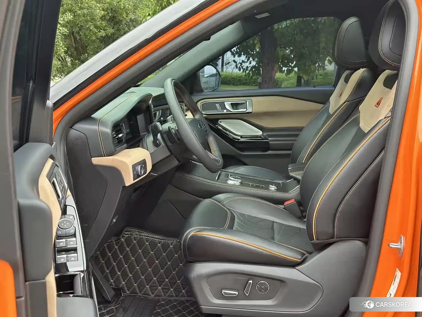 Ford Explorer 2024 Yellow/orange из Китая, фото 2