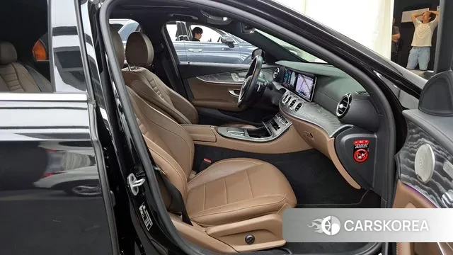 Mercedes-Benz E-Class W213 2022 Черный из Кореи, фото 2