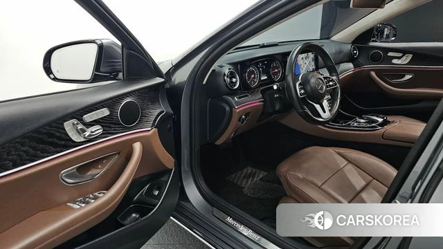 Mercedes-Benz E-Class W213 2019 Серый из Кореи, фото 2