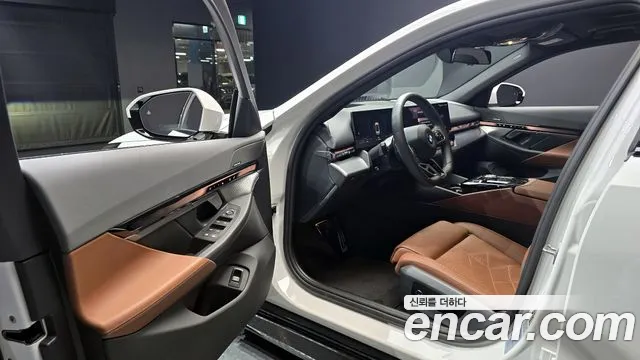 BMW 5 Series (G60) 2024 Белый из Кореи, фото 2