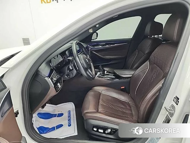 BMW 5 Series (G30) 2018 Белый из Кореи, фото 2