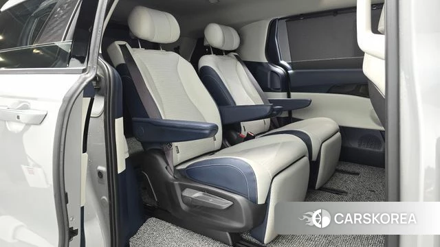Kia The New Carnival 4th Generation 2025 Серебристо-серый из Кореи, фото 2